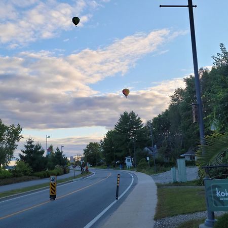 Kokomo Inn Bed And Breakfast Ottawa-Gatineau'S Only Tropical Riverfront B&B On The National Capital Cycling Pathway Route Verte #1 - For Adults Only - Chambre D'Hotes Tropical Aux Berges Des Outaouais Bnb #17542O Exteriér fotografie