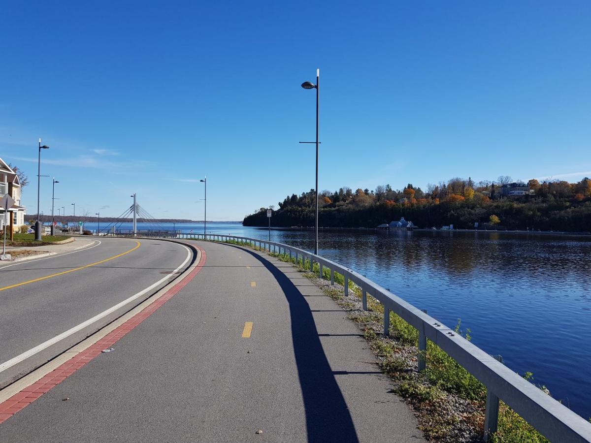 Kokomo Inn Bed And Breakfast Ottawa-Gatineau'S Only Tropical Riverfront B&B On The National Capital Cycling Pathway Route Verte #1 - For Adults Only - Chambre D'Hotes Tropical Aux Berges Des Outaouais Bnb #17542O Exteriér fotografie