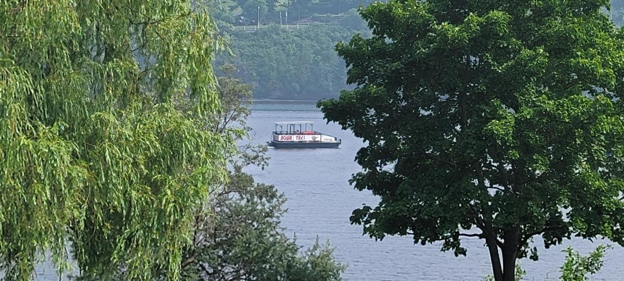 Kokomo Inn Bed And Breakfast Ottawa-Gatineau'S Only Tropical Riverfront B&B On The National Capital Cycling Pathway Route Verte #1 - For Adults Only - Chambre D'Hotes Tropical Aux Berges Des Outaouais Bnb #17542O Exteriér fotografie