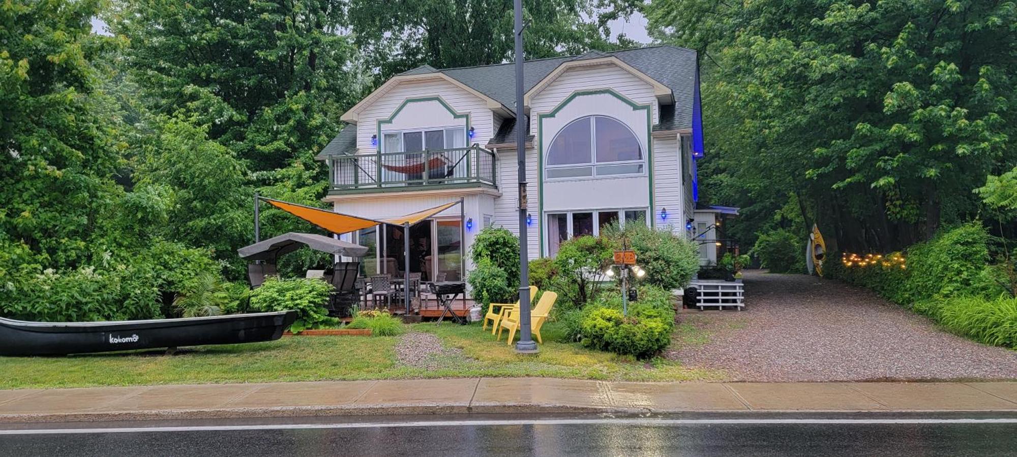 Kokomo Inn Bed And Breakfast Ottawa-Gatineau'S Only Tropical Riverfront B&B On The National Capital Cycling Pathway Route Verte #1 - For Adults Only - Chambre D'Hotes Tropical Aux Berges Des Outaouais Bnb #17542O Exteriér fotografie