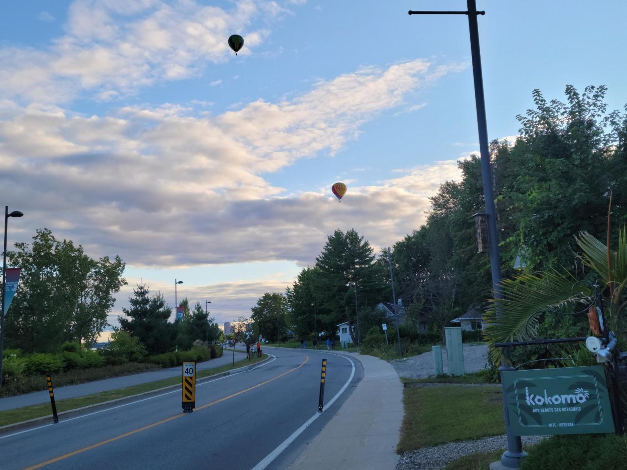 Kokomo Inn Bed And Breakfast Ottawa-Gatineau'S Only Tropical Riverfront B&B On The National Capital Cycling Pathway Route Verte #1 - For Adults Only - Chambre D'Hotes Tropical Aux Berges Des Outaouais Bnb #17542O Exteriér fotografie