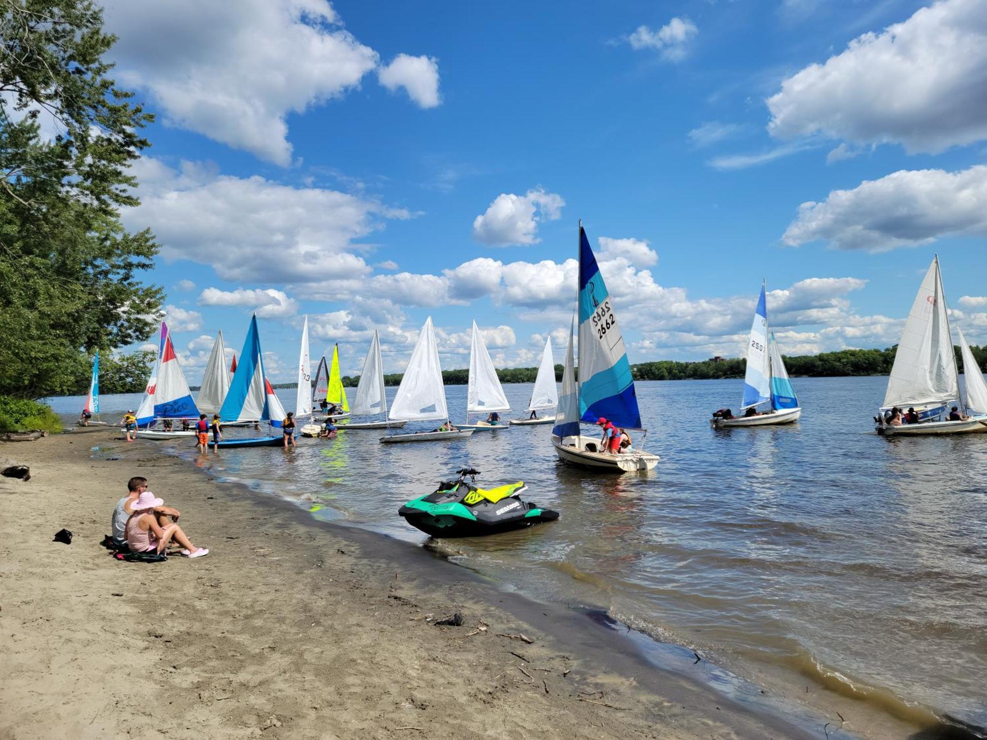 Kokomo Inn Bed And Breakfast Ottawa-Gatineau'S Only Tropical Riverfront B&B On The National Capital Cycling Pathway Route Verte #1 - For Adults Only - Chambre D'Hotes Tropical Aux Berges Des Outaouais Bnb #17542O Exteriér fotografie