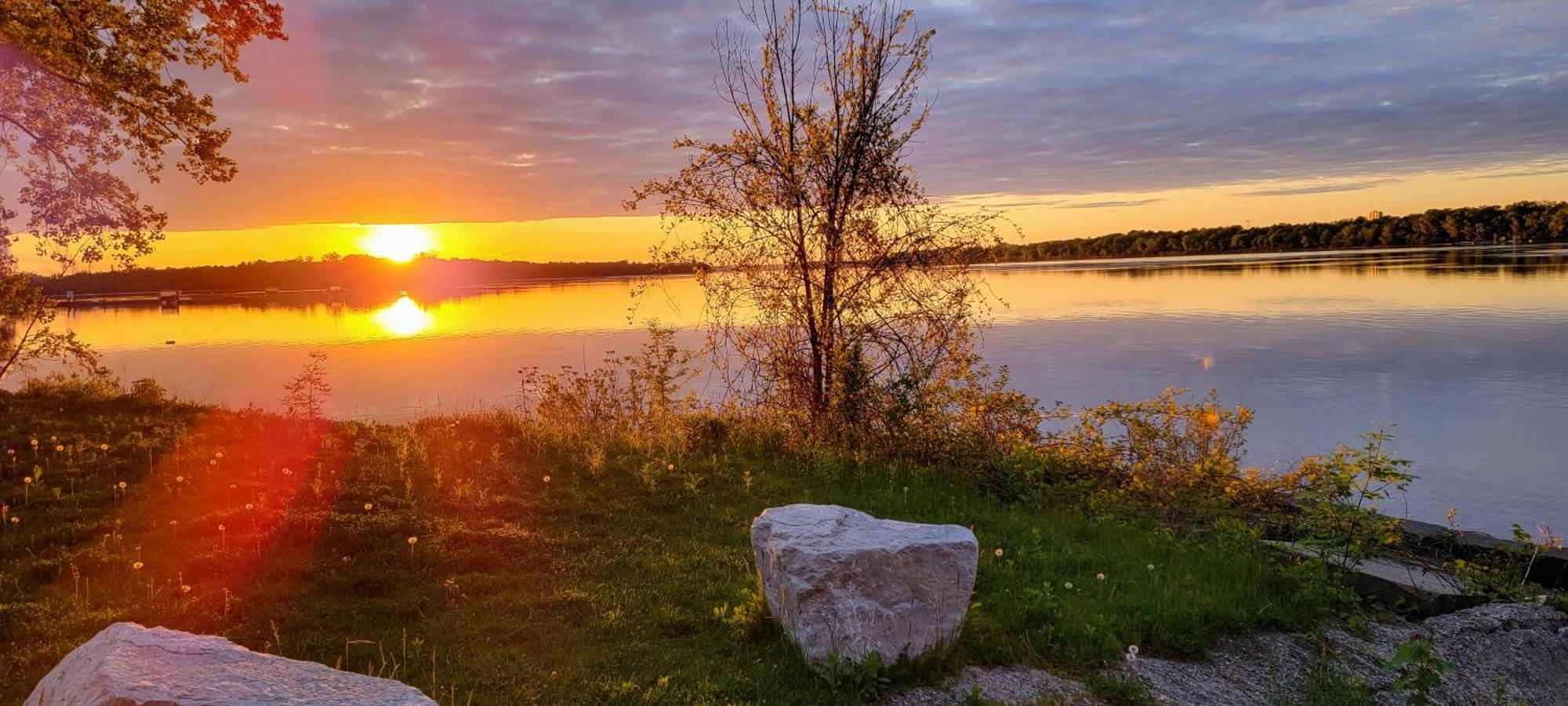 Kokomo Inn Bed And Breakfast Ottawa-Gatineau'S Only Tropical Riverfront B&B On The National Capital Cycling Pathway Route Verte #1 - For Adults Only - Chambre D'Hotes Tropical Aux Berges Des Outaouais Bnb #17542O Exteriér fotografie