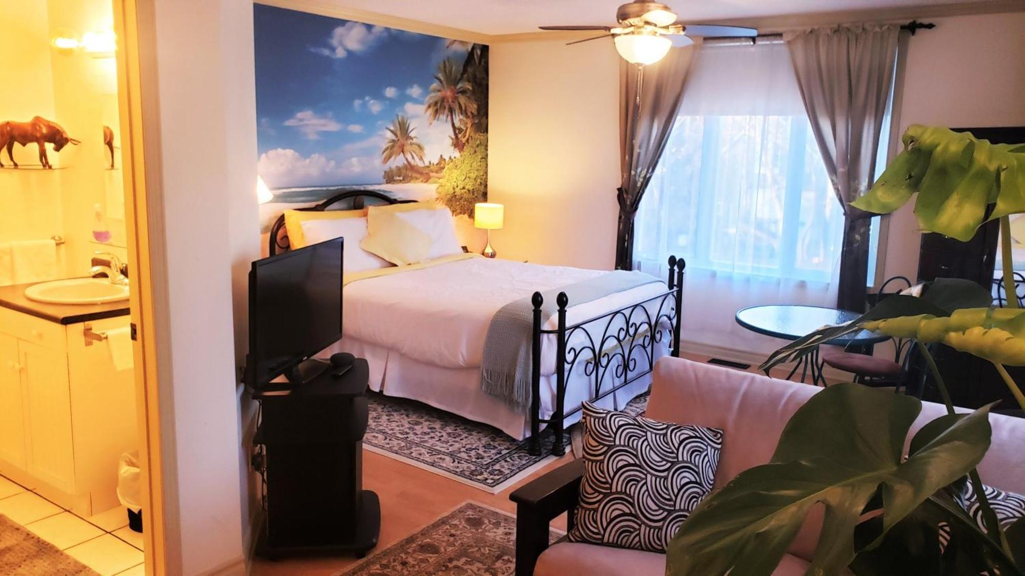 Kokomo Inn Bed And Breakfast Ottawa-Gatineau'S Only Tropical Riverfront B&B On The National Capital Cycling Pathway Route Verte #1 - For Adults Only - Chambre D'Hotes Tropical Aux Berges Des Outaouais Bnb #17542O Exteriér fotografie