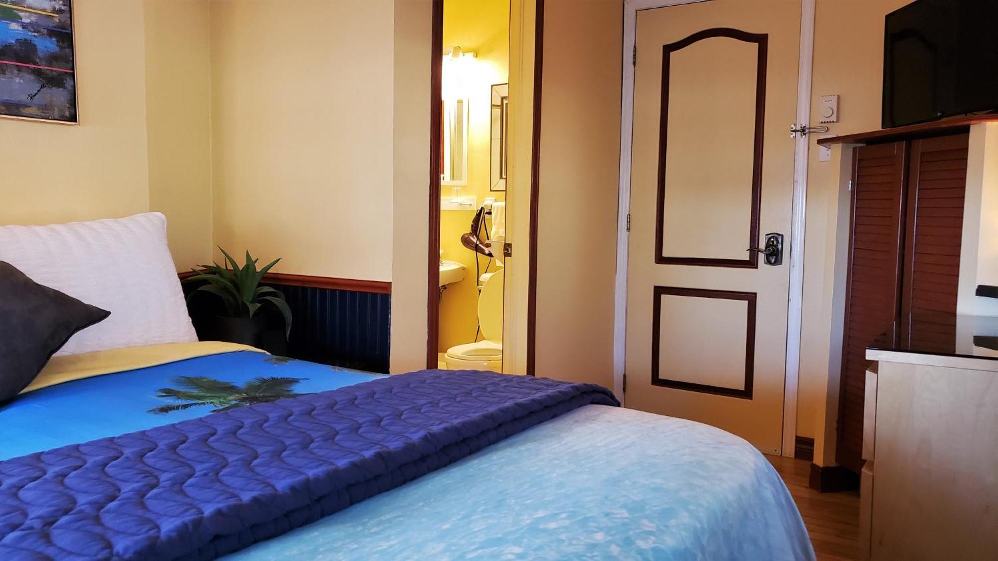 Kokomo Inn Bed And Breakfast Ottawa-Gatineau'S Only Tropical Riverfront B&B On The National Capital Cycling Pathway Route Verte #1 - For Adults Only - Chambre D'Hotes Tropical Aux Berges Des Outaouais Bnb #17542O Pokoj fotografie