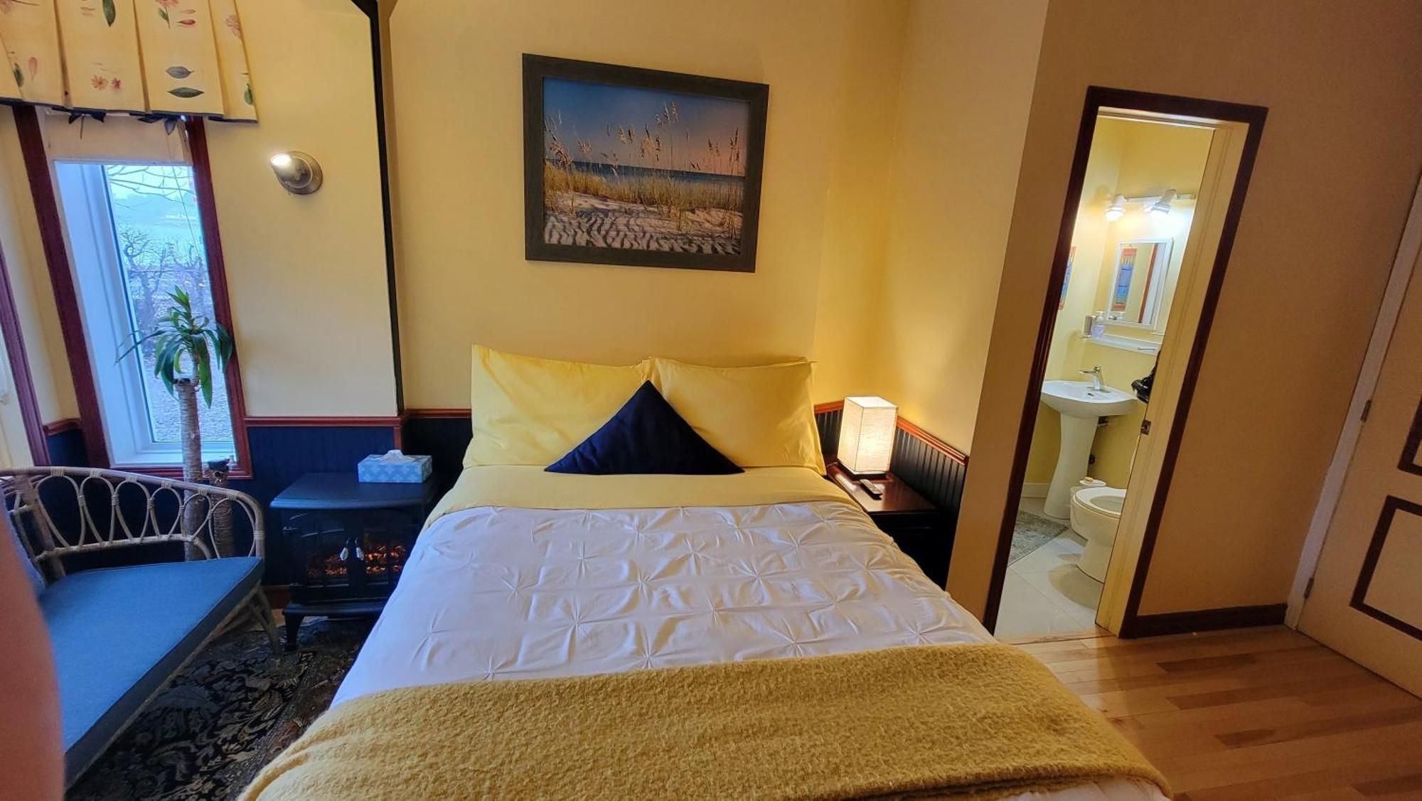 Kokomo Inn Bed And Breakfast Ottawa-Gatineau'S Only Tropical Riverfront B&B On The National Capital Cycling Pathway Route Verte #1 - For Adults Only - Chambre D'Hotes Tropical Aux Berges Des Outaouais Bnb #17542O Pokoj fotografie