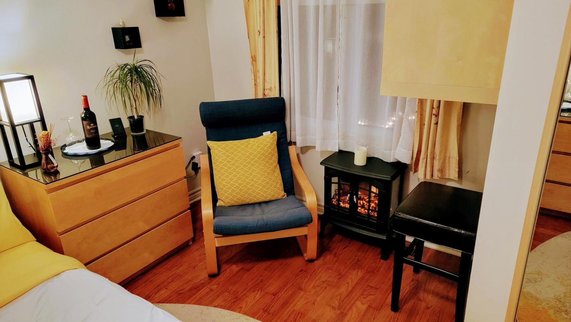 Kokomo Inn Bed And Breakfast Ottawa-Gatineau'S Only Tropical Riverfront B&B On The National Capital Cycling Pathway Route Verte #1 - For Adults Only - Chambre D'Hotes Tropical Aux Berges Des Outaouais Bnb #17542O Pokoj fotografie