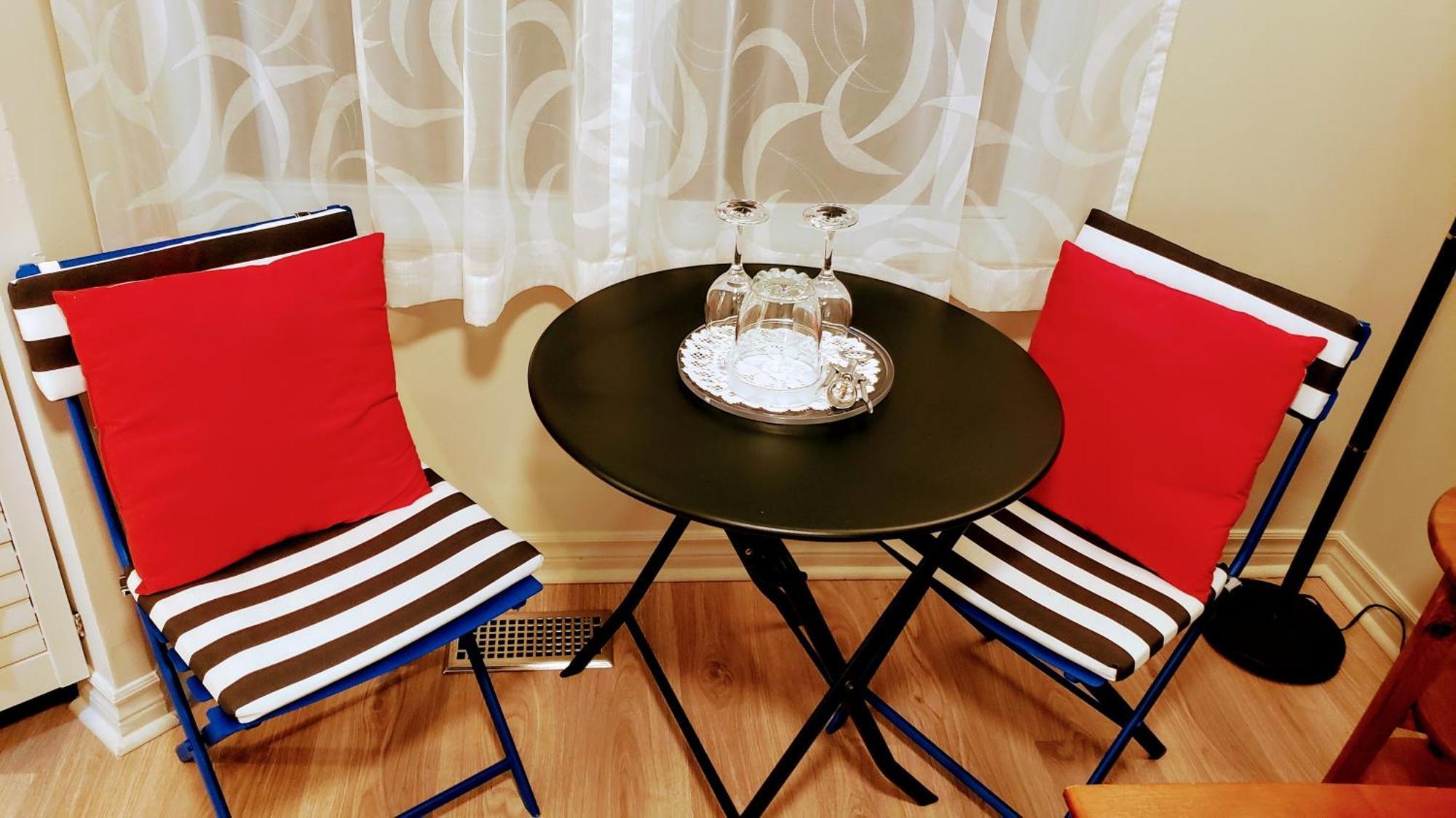Kokomo Inn Bed And Breakfast Ottawa-Gatineau'S Only Tropical Riverfront B&B On The National Capital Cycling Pathway Route Verte #1 - For Adults Only - Chambre D'Hotes Tropical Aux Berges Des Outaouais Bnb #17542O Pokoj fotografie